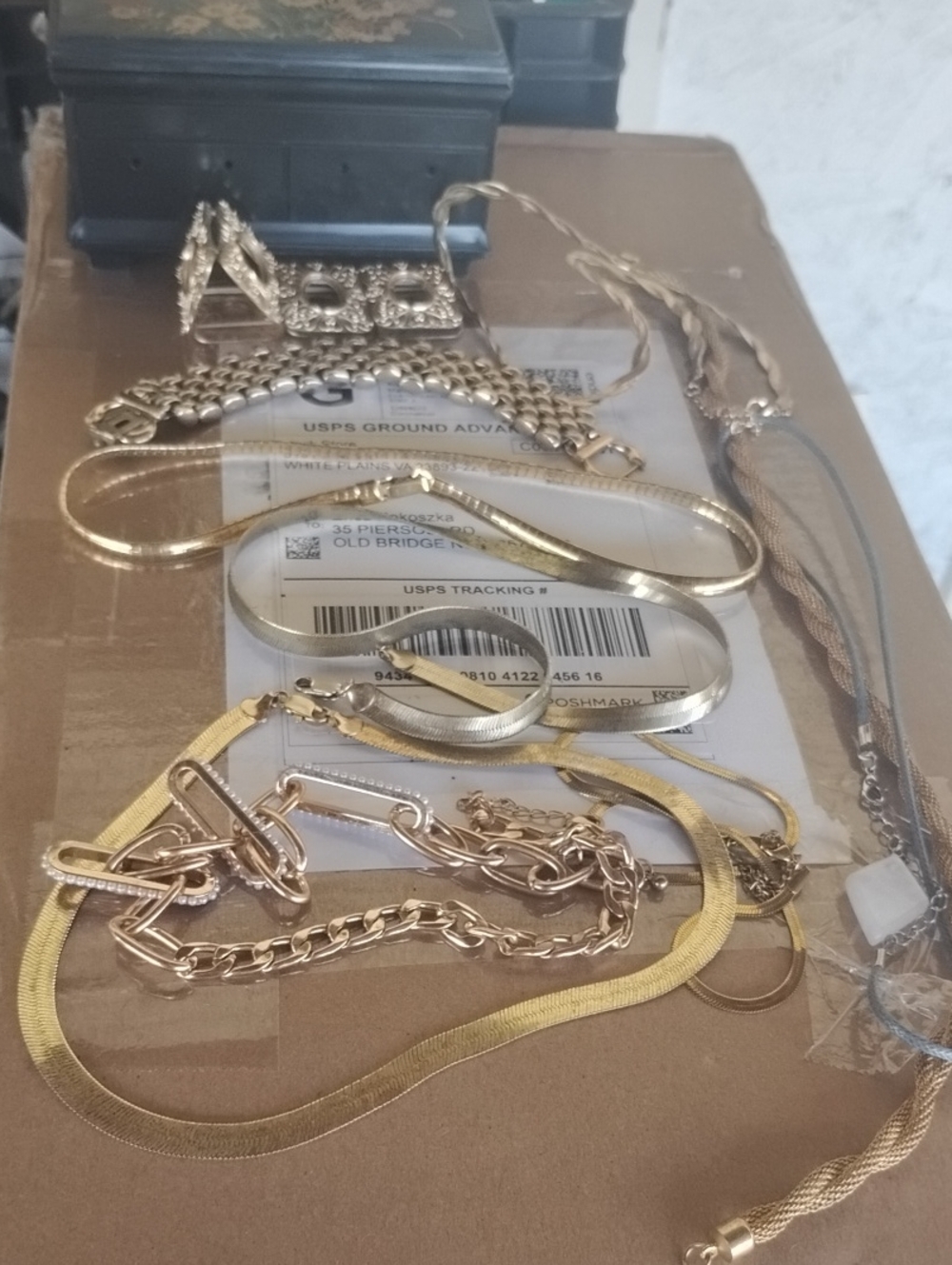 Gold-Tone Women’s Necklace Set - Elegant Layered Chains&Mirrored Jewelry Box